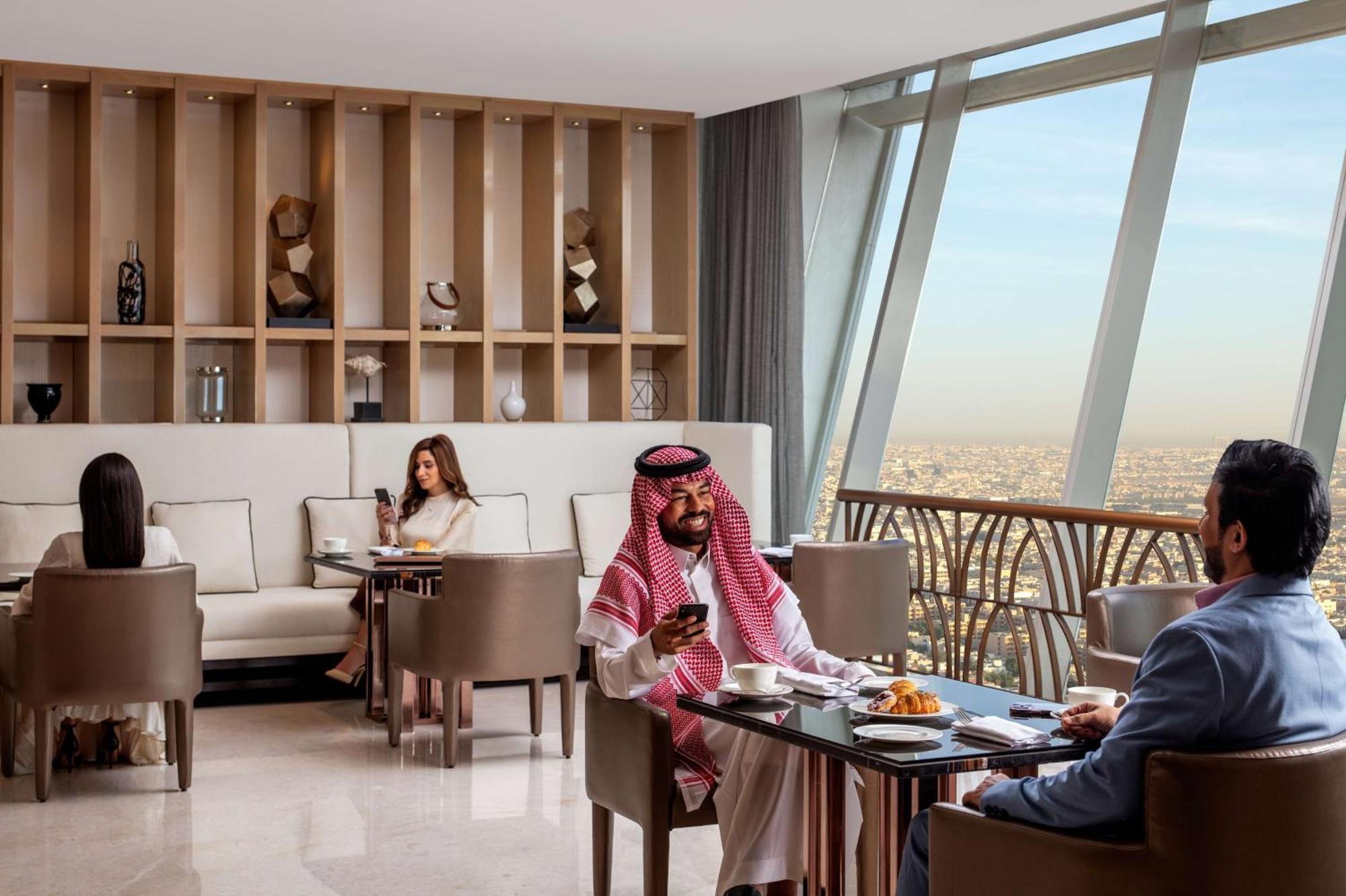 하얏트 리젠시 리야드 올라야 외부 사진 The Lounge at the Ritz-Carlton, Riyadh