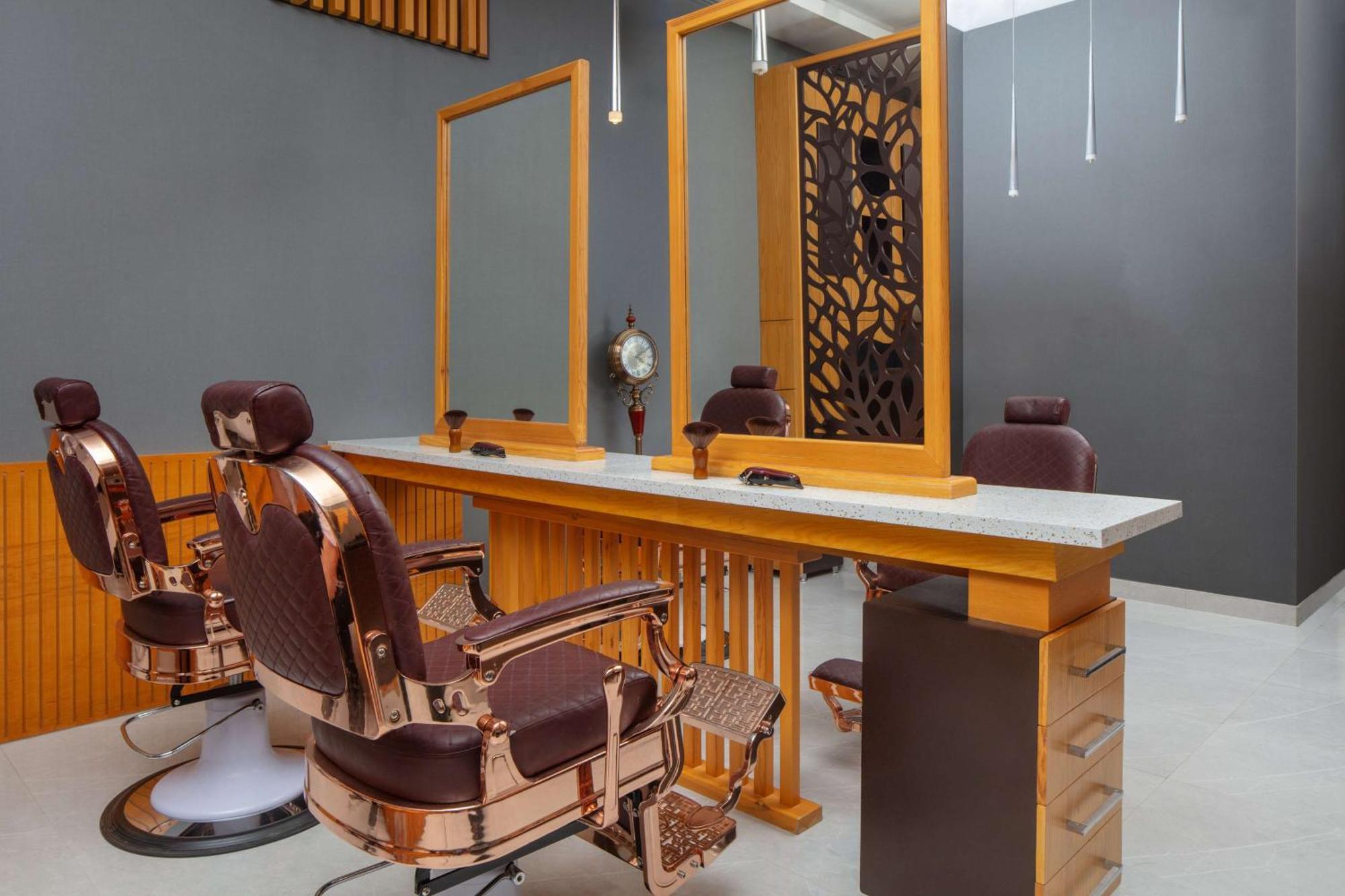 하얏트 리젠시 리야드 올라야 외부 사진 A modern barbershop in the United States