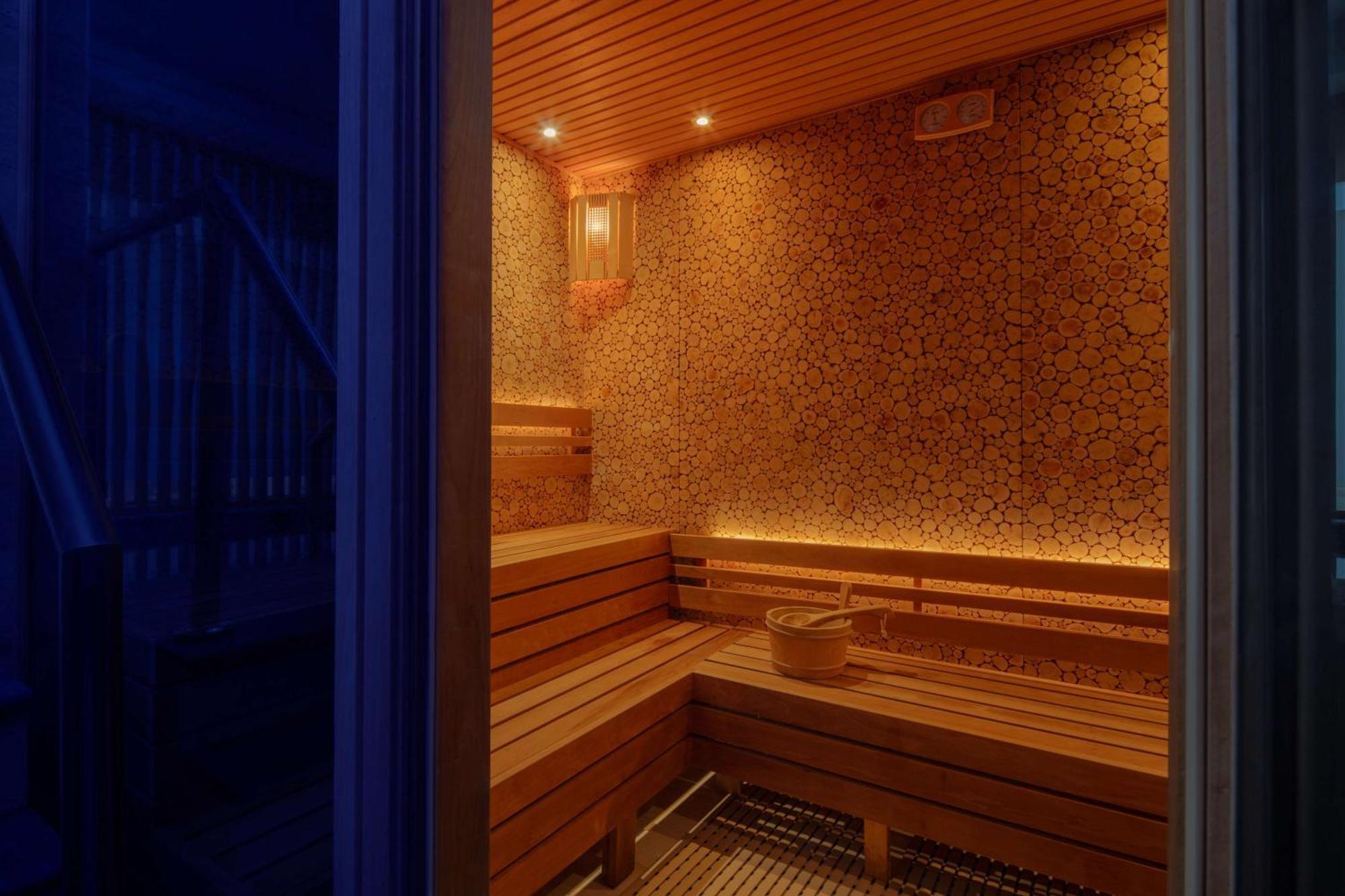하얏트 리젠시 리야드 올라야 외부 사진 A modern Finnish sauna
